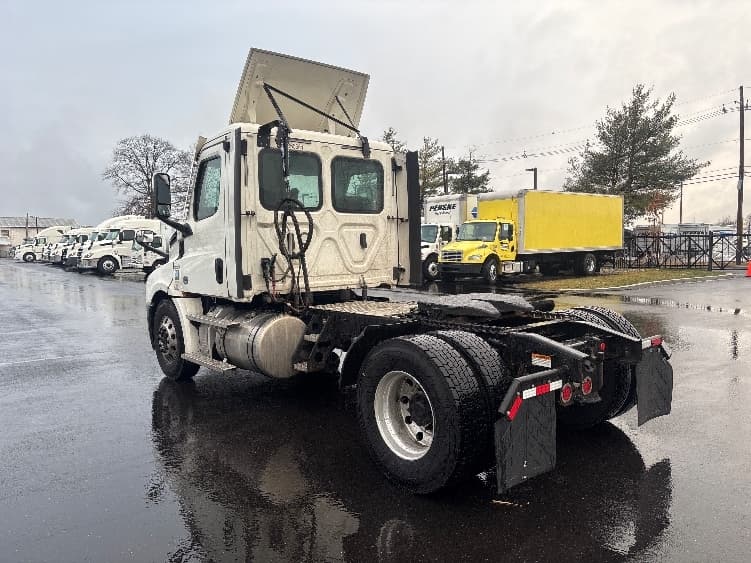 2020 Freightliner Cascadia — photo 5