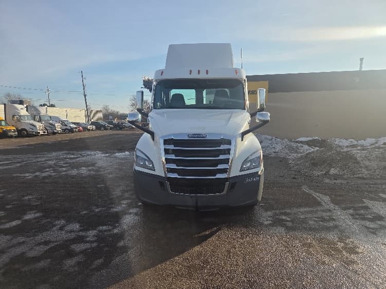 2020 Freightliner Cascadia — photo 2