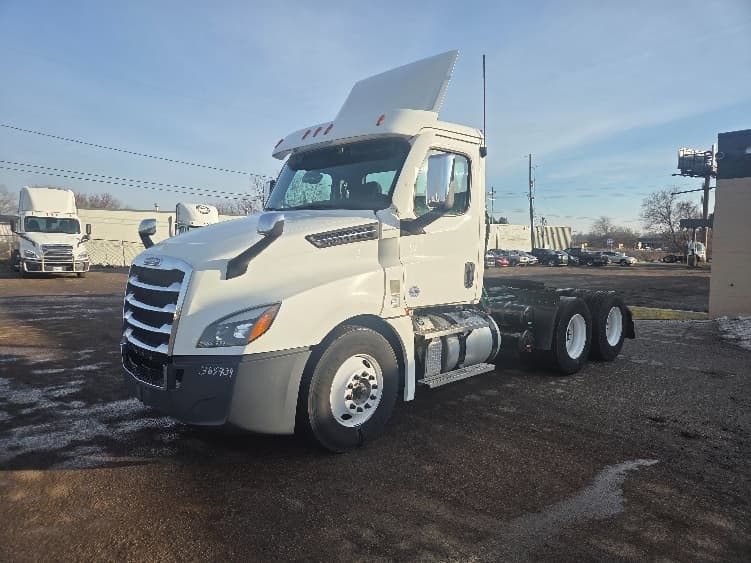 2020 Freightliner Cascadia — photo 3