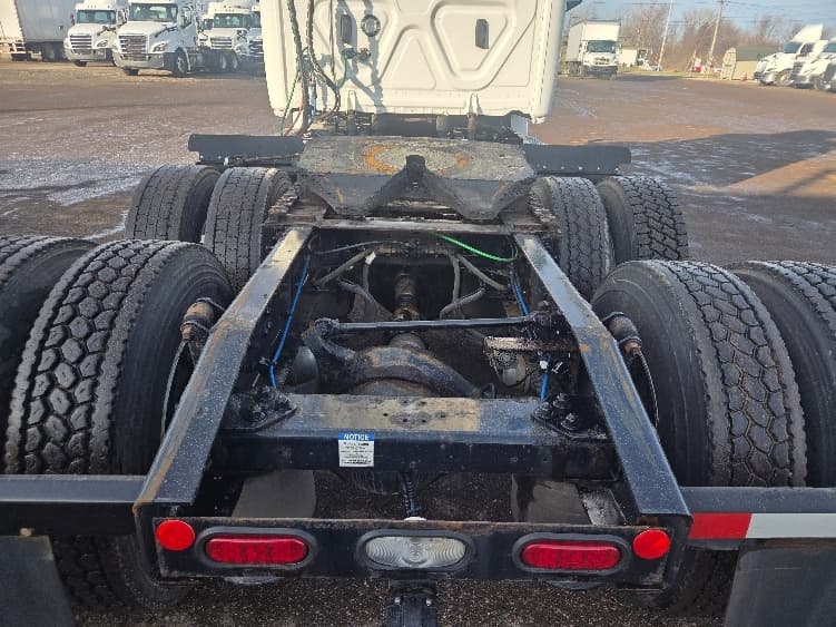 2020 Freightliner Cascadia — photo 6