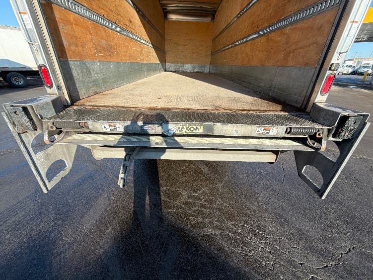 2020 Freightliner M2 106 — photo 10