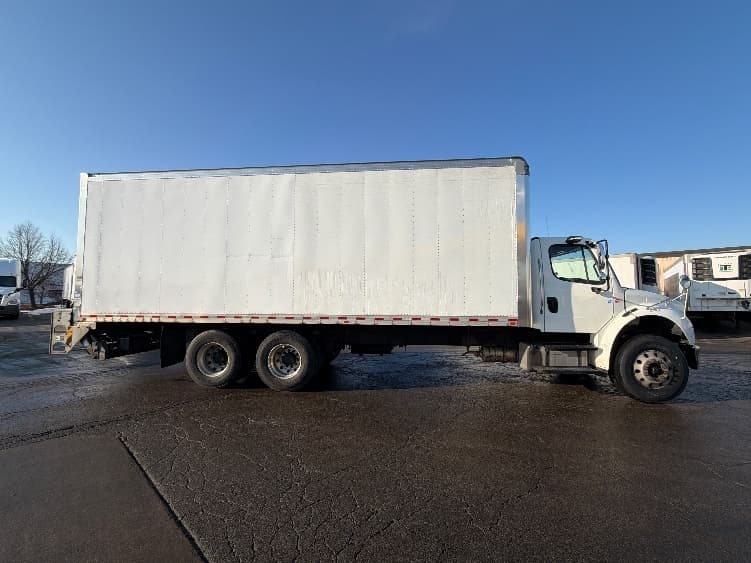 2020 Freightliner M2 106 — photo 4