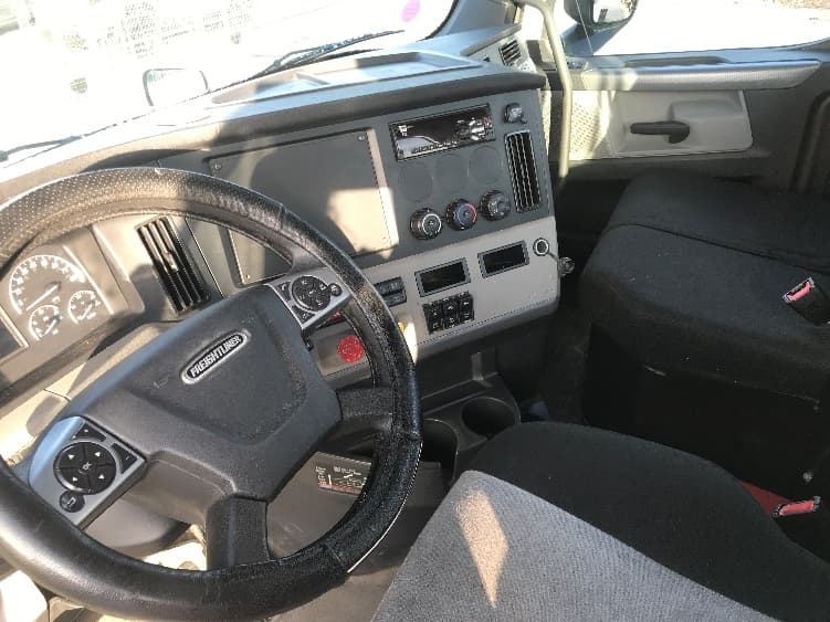 2020 Freightliner Cascadia — photo 10