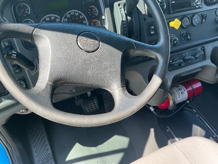 2020 Freightliner M2 106 — photo 10