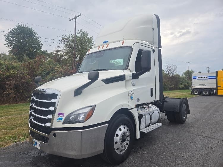 2020 Freightliner Cascadia — photo 3