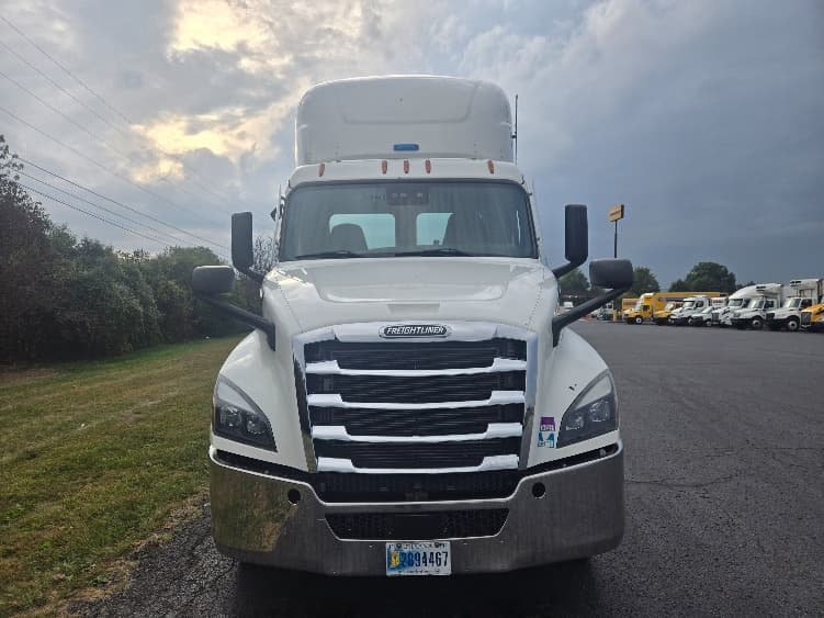 2020 Freightliner Cascadia — photo 2
