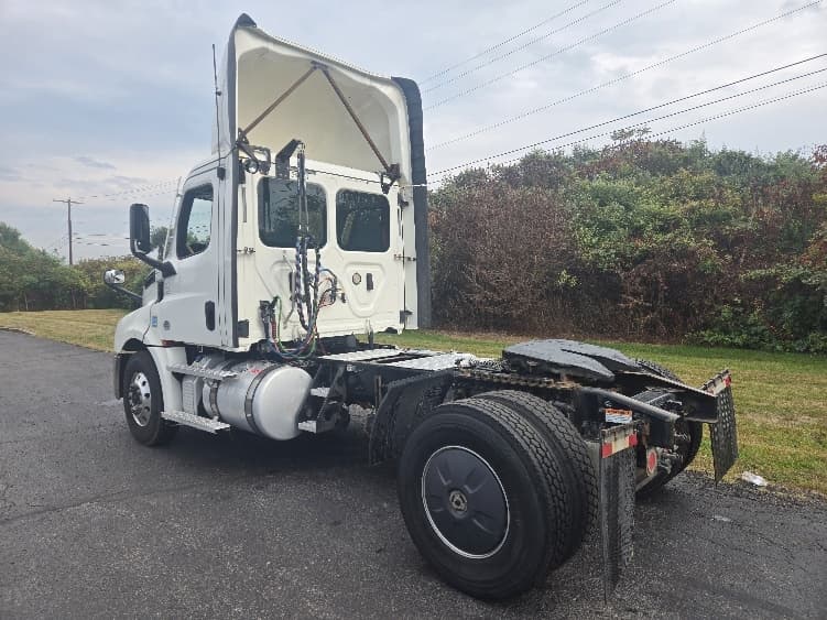 2020 Freightliner Cascadia — photo 5