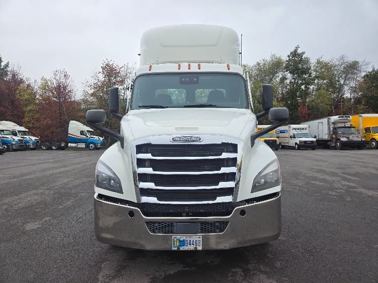 2020 Freightliner Cascadia — photo 2