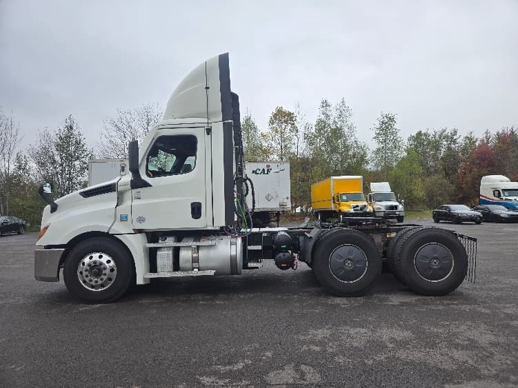 2020 Freightliner Cascadia — photo 4