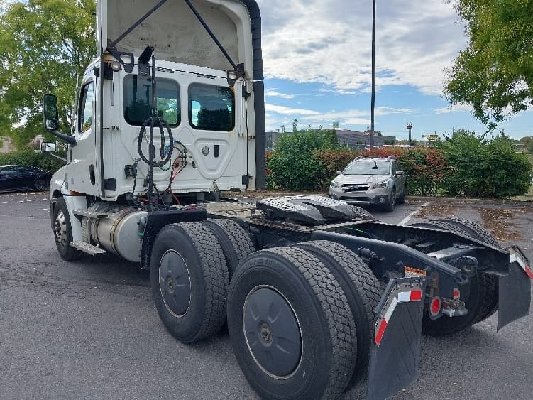 2020 Freightliner Cascadia — photo 5