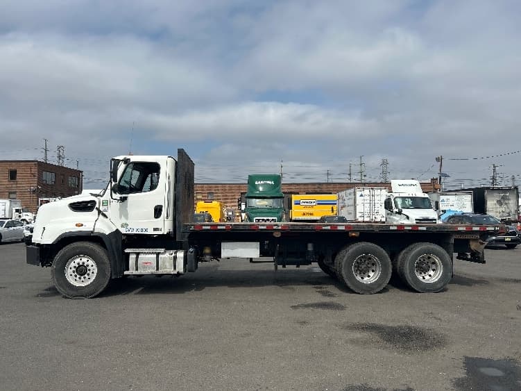 2020 Freightliner 114SD — photo 4