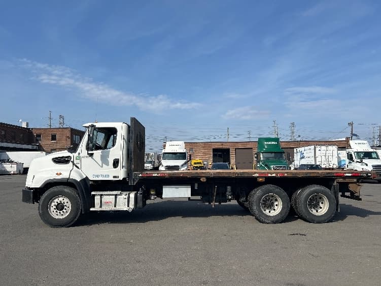 2020 Freightliner 114SD — photo 4