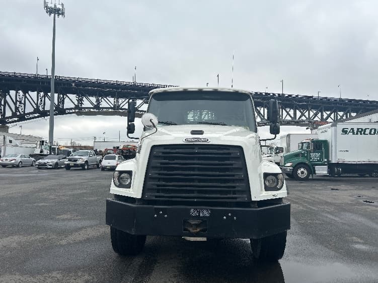 2020 Freightliner 114SD — photo 2