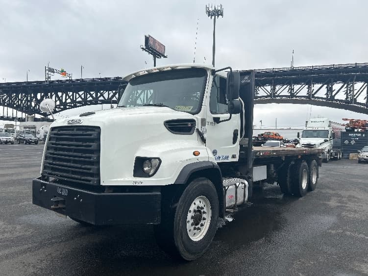 2020 Freightliner 114SD — photo 3