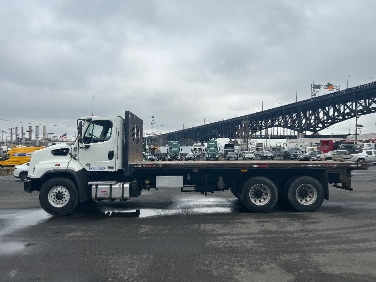 2020 Freightliner 114SD — photo 4