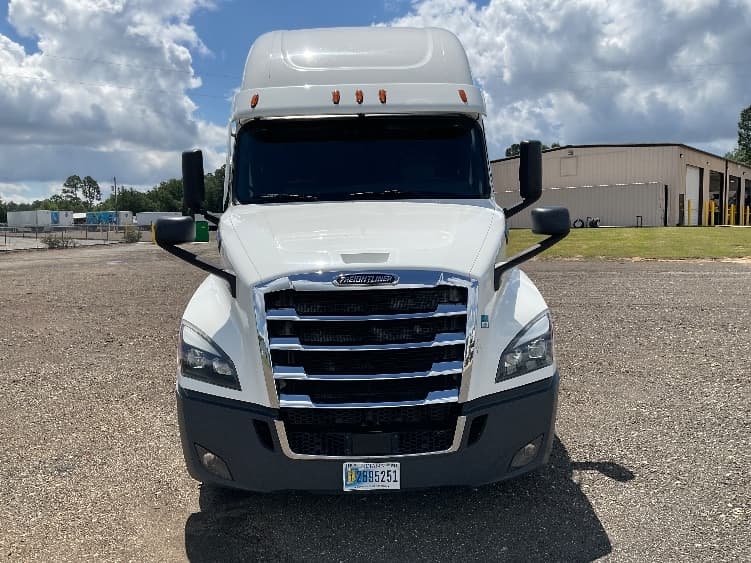 2020 Freightliner Cascadia — photo 2