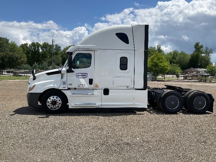 2020 Freightliner Cascadia — photo 4