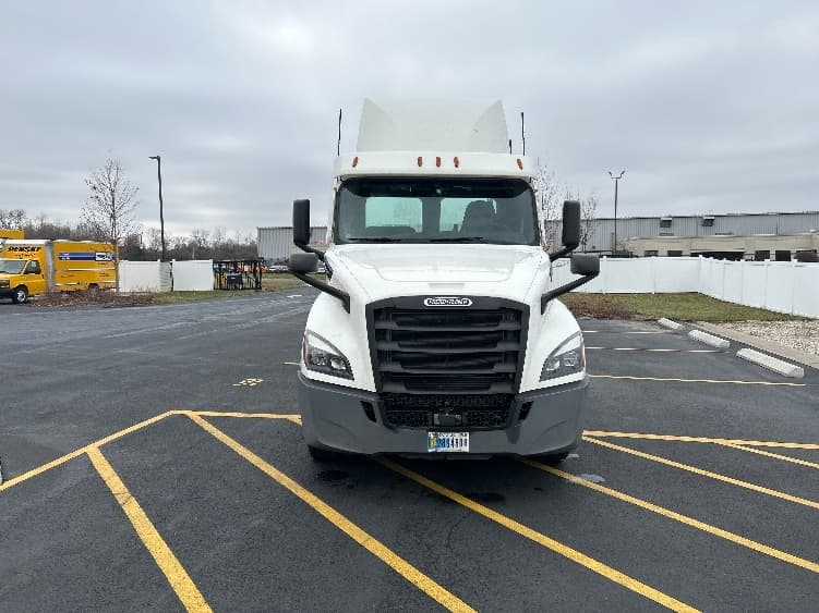 2020 Freightliner Cascadia — photo 2