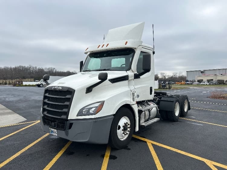 2020 Freightliner Cascadia — photo 3
