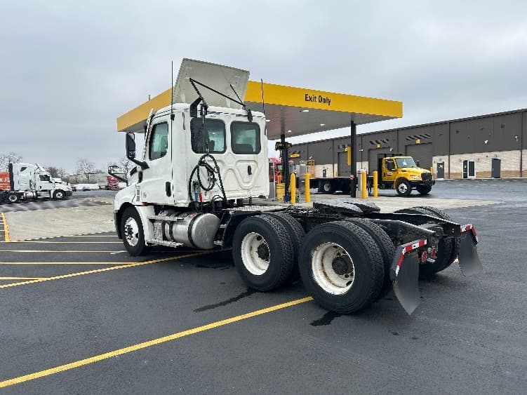 2020 Freightliner Cascadia — photo 5