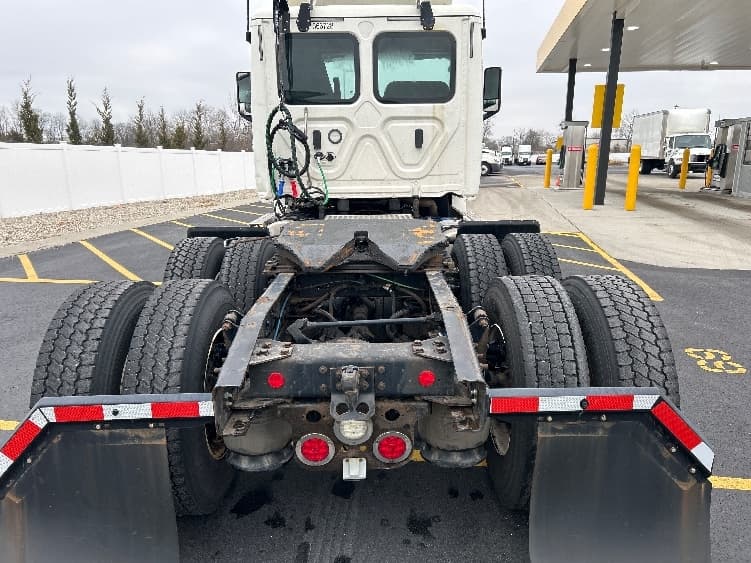 2020 Freightliner Cascadia — photo 6