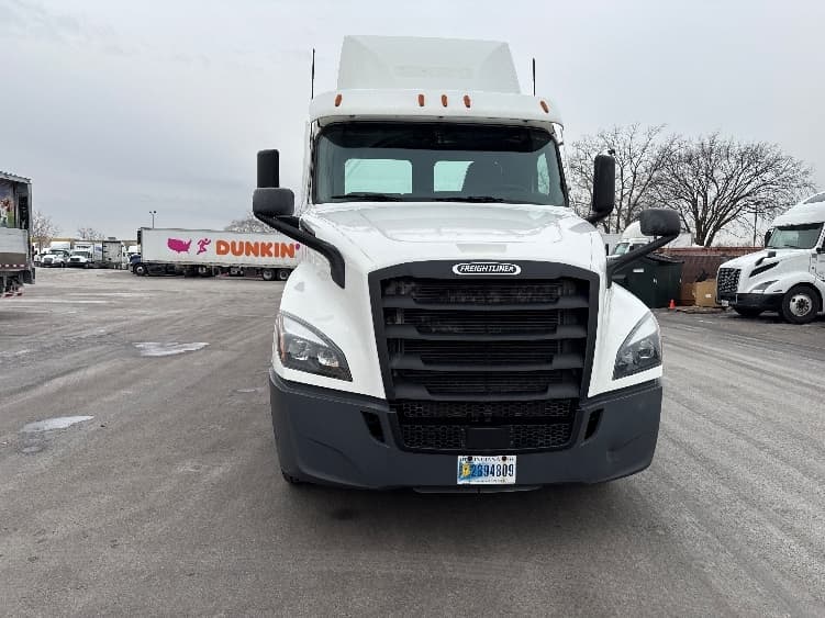 2020 Freightliner Cascadia — photo 2