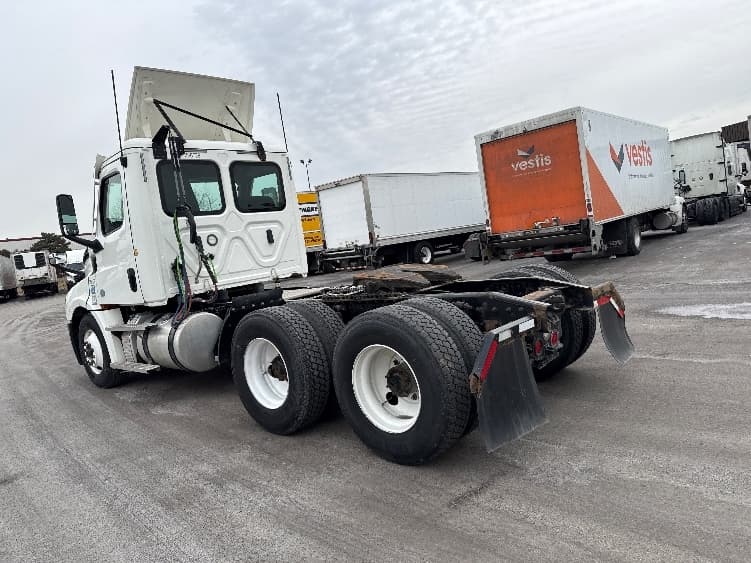 2020 Freightliner Cascadia — photo 5