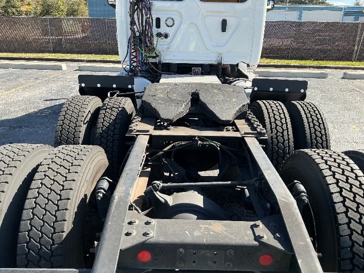 2020 Freightliner Cascadia — photo 6