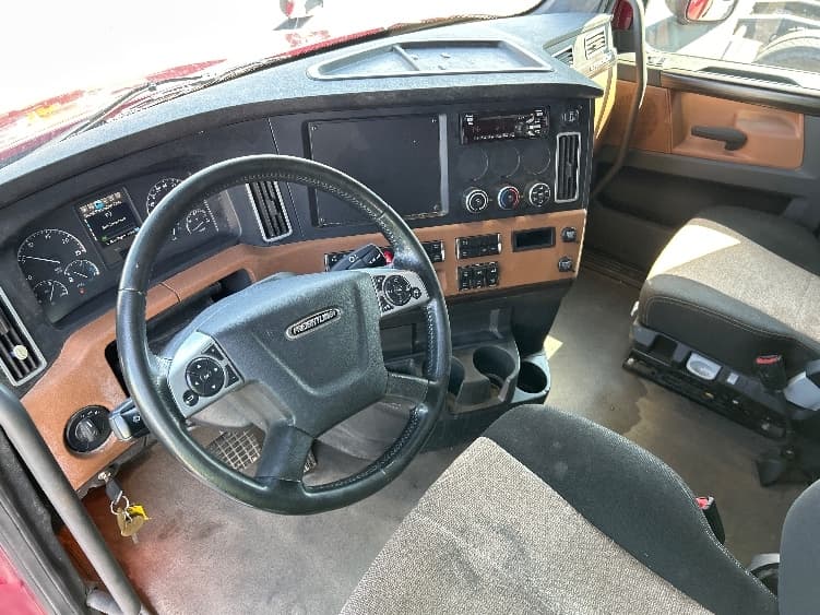 2020 Freightliner Cascadia — photo 10