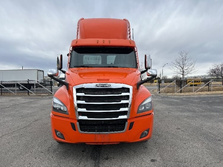 2020 Freightliner Cascadia — photo 2
