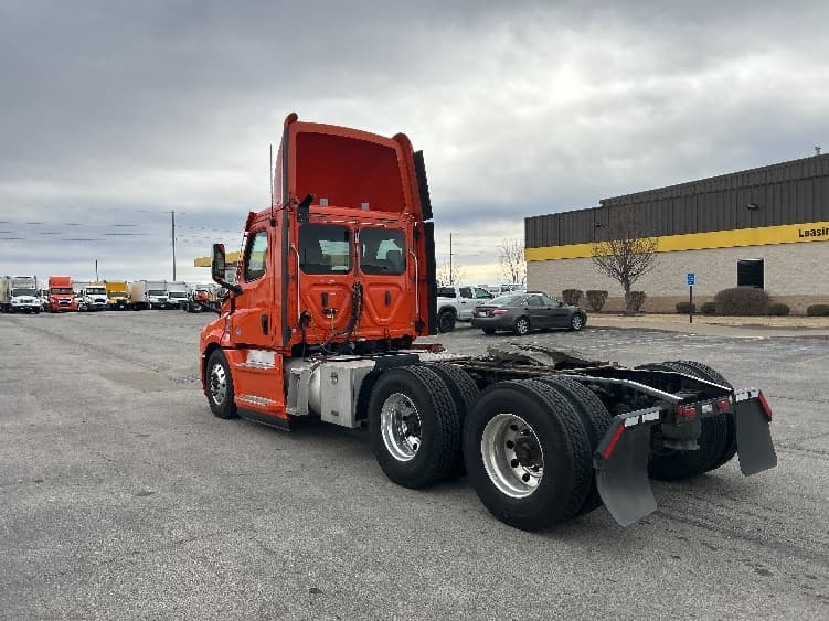 2020 Freightliner Cascadia — photo 5