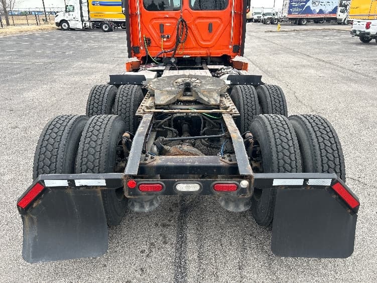 2020 Freightliner Cascadia — photo 6