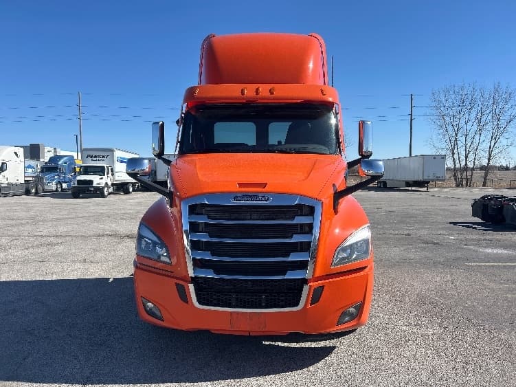 2020 Freightliner Cascadia — photo 2
