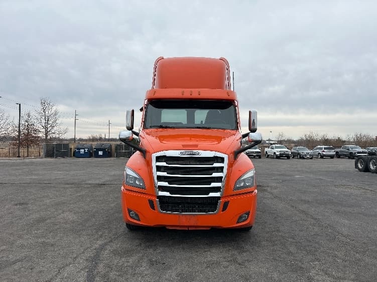 2020 Freightliner Cascadia — photo 2