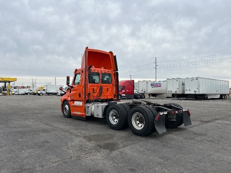 2020 Freightliner Cascadia — photo 5