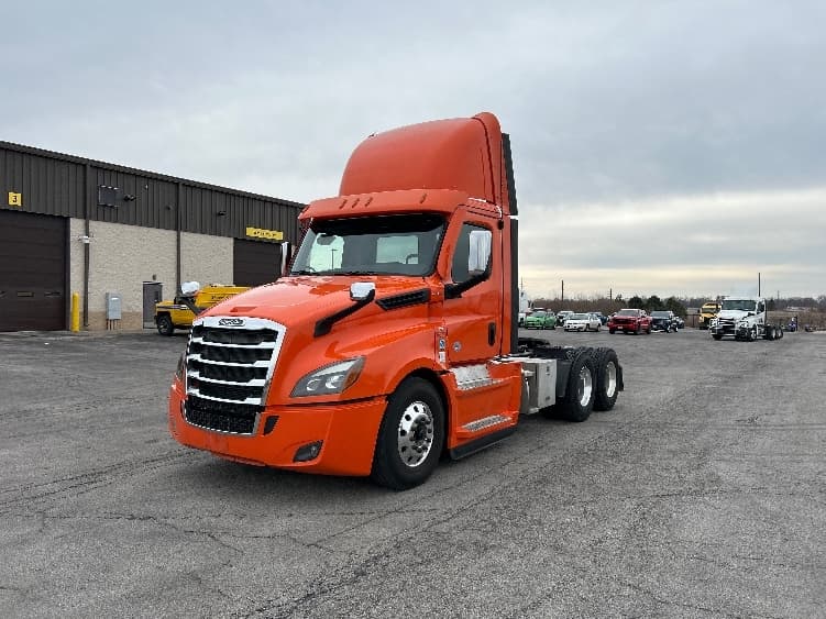 2020 Freightliner Cascadia — photo 3