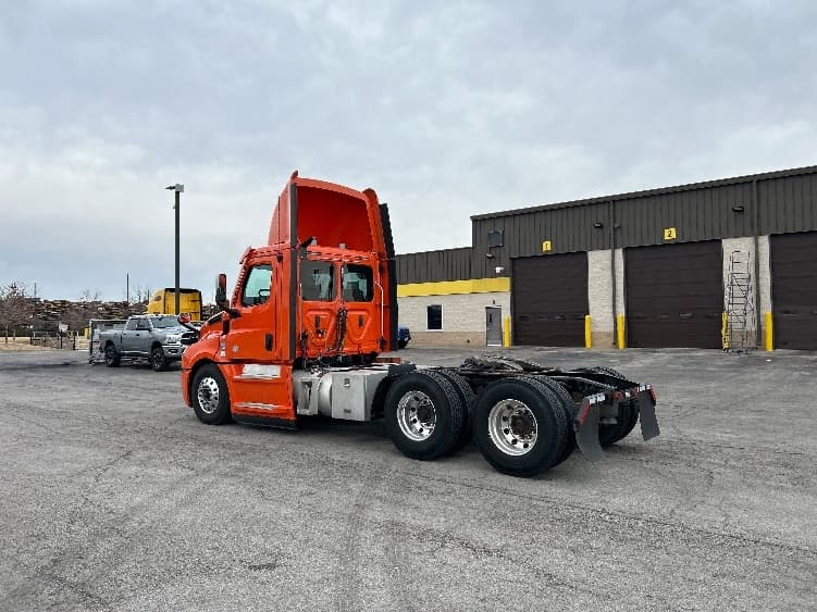 2020 Freightliner Cascadia — photo 5