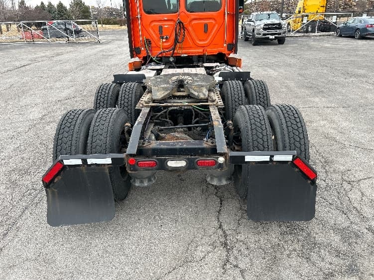 2020 Freightliner Cascadia — photo 6