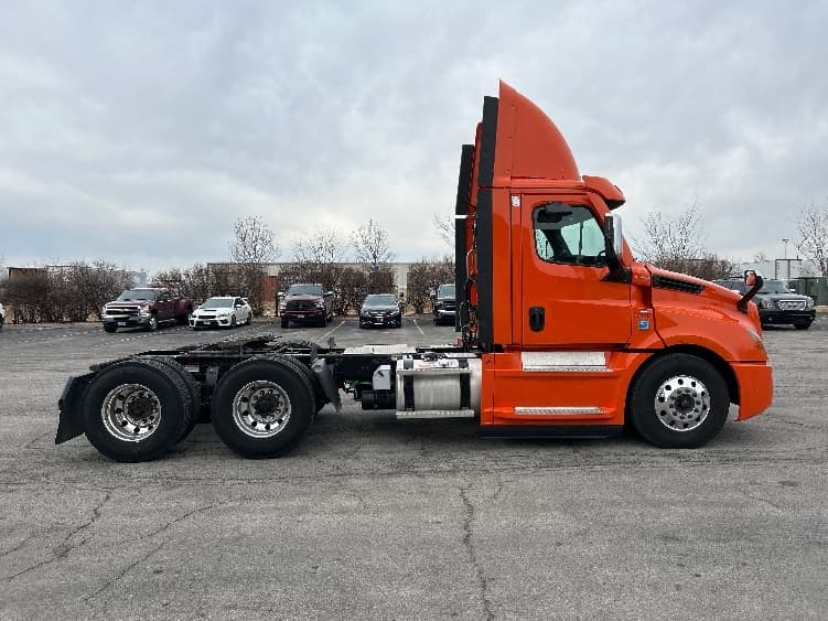 2020 Freightliner Cascadia — photo 8