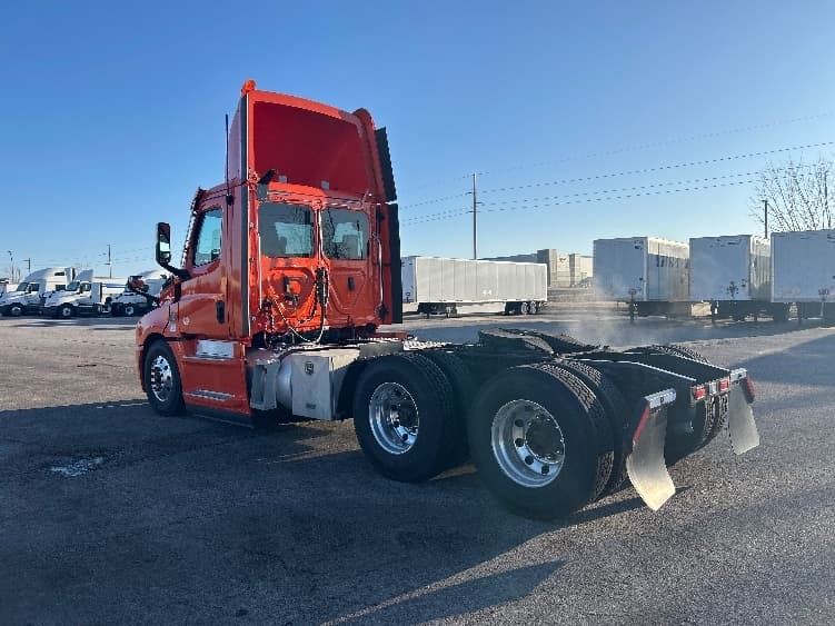 2020 Freightliner Cascadia — photo 5
