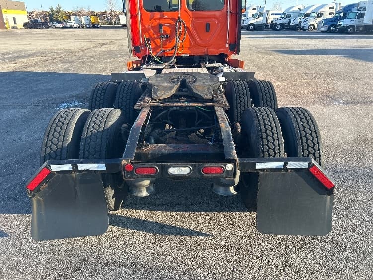 2020 Freightliner Cascadia — photo 6