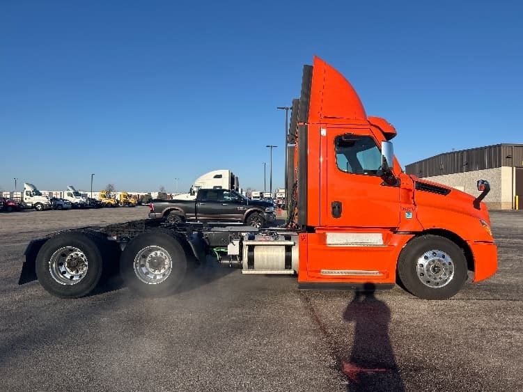 2020 Freightliner Cascadia — photo 8