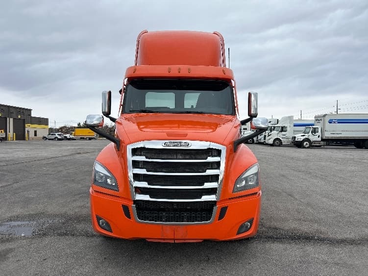 2020 Freightliner Cascadia — photo 2