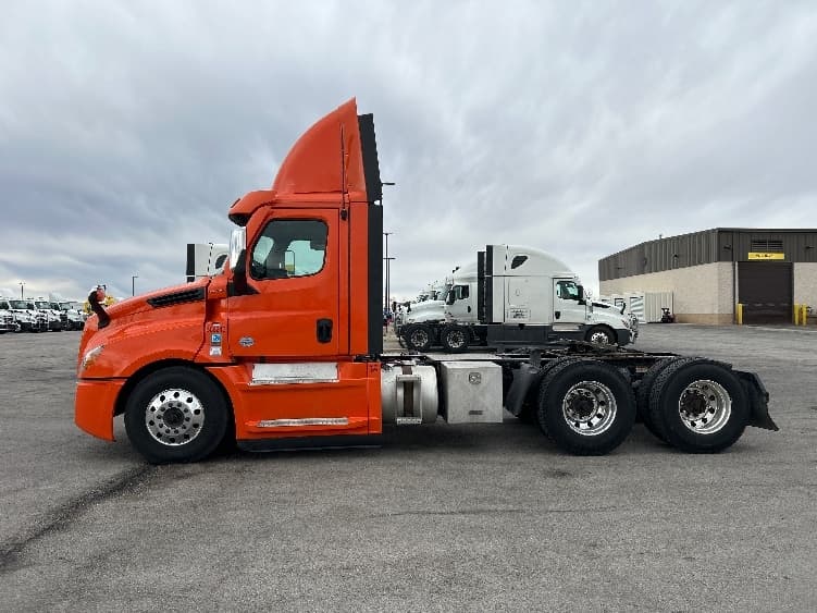 2020 Freightliner Cascadia — photo 4