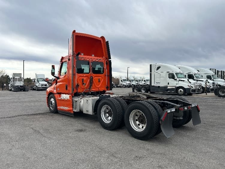2020 Freightliner Cascadia — photo 5