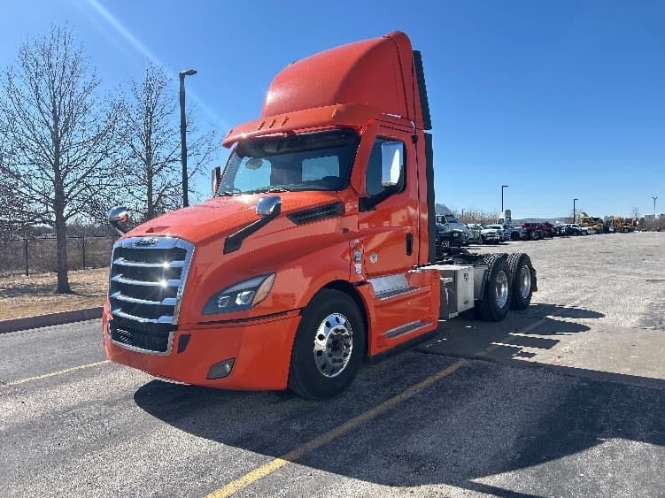2020 Freightliner Cascadia — photo 3