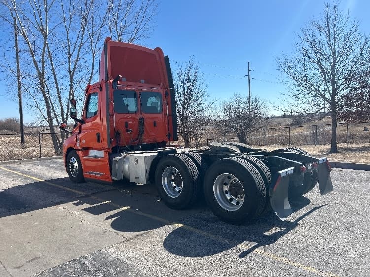 2020 Freightliner Cascadia — photo 5