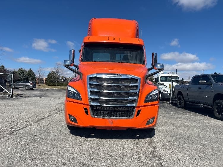 2020 Freightliner Cascadia — photo 2