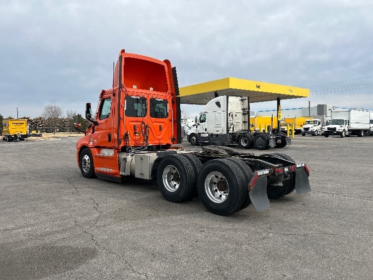 2020 Freightliner Cascadia — photo 5
