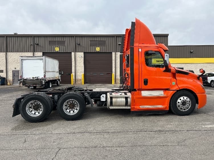 2020 Freightliner Cascadia — photo 8